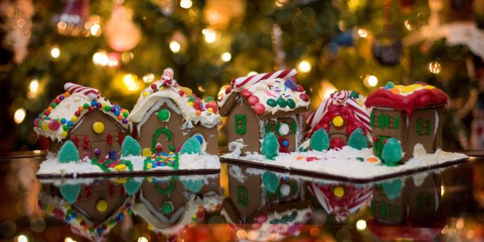 2573x1709 Selective focus photography of Christmas nativity HD wallpaper