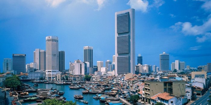 1920x1080 River, boats, skyscrapers in Singapore city - HD wallpaper download