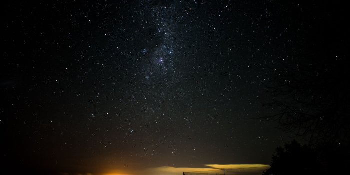 3840x2160 Download wallpaper 3840x2160 starry sky, night, horizon, shine