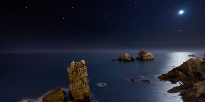 2560x1600 2807833 nature landscape night moon rock long exposure sea stars