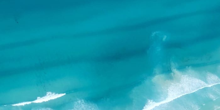 700x1285 22 iPhone Wallpapers For Anyone Who Just Really Loves Water