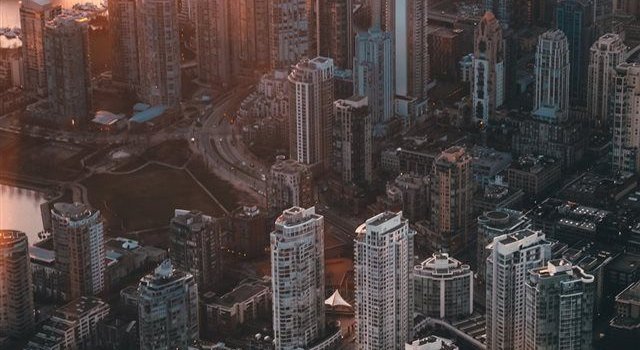 640x1385 Vancouver Canada iPhone X Wallpapers Free Download