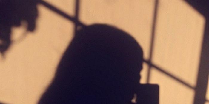 720x1280 Valeria Flowers on Shadow | Aesthetic wallpapers, Tumblr