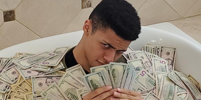 1920x1080 TSM Myth reminds you to use Twitch Prime subs, while bathing in