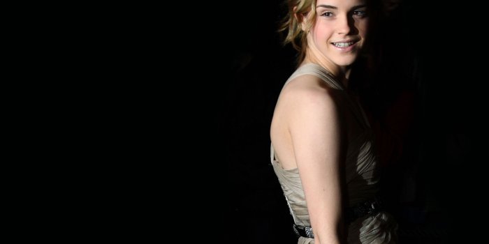 1920x1440 Emma watson Burberry & Vanity Fair Portraits Show Wallpapers