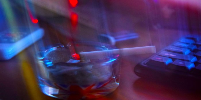 3840x2560 3053297 artistic, ashtray, bokeh, cig, cigarette, color, desk