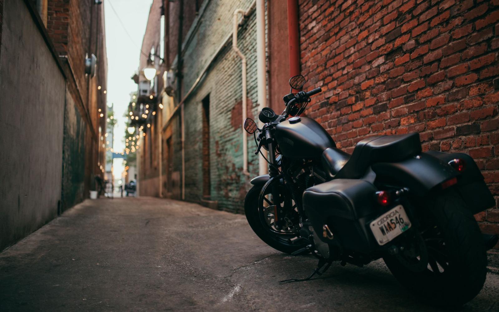 2560x1600 Motorcycle Club, Alley, Yamaha Motor Company, Road, Motorcycle