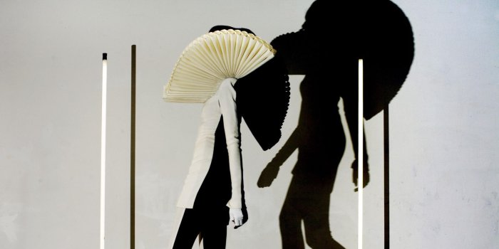 1600x900 D.C. Power Suits, Briefs on Bling, The Art School Aesthetic, Moda