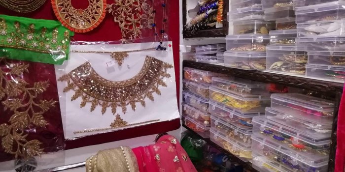 1920x1440 Fashionista Boutique, Shankar Sheth Road - Saree Retailers in Pune