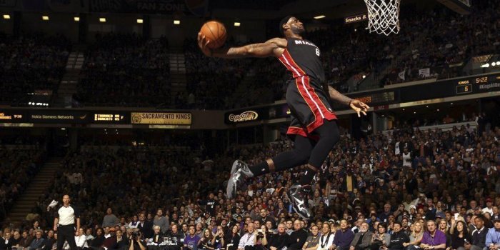 1024x768 Lebron James Dunking Wallpapers