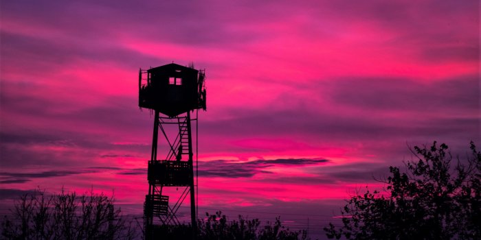 3000x2000 Watchtower Silhouette in Pink Sunset HD Wallpaper | Background Image