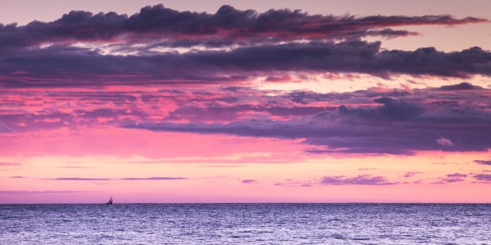 2560x1600 Download Mediterranean Sea, Pink Sunset HD Wallpaper - Wallpapers