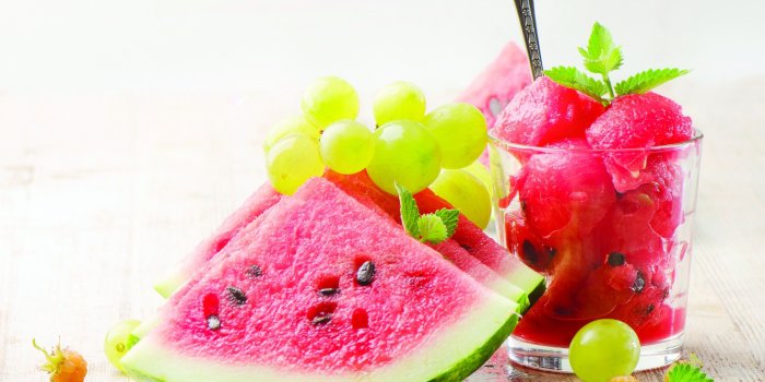 2560x1600 Watermelon seeds slices grapes mint fruit dessert spoon cup