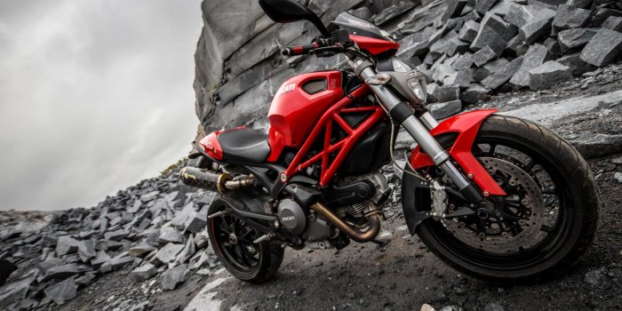 2560x1440 Ducati Monster 796 HD wallpapers