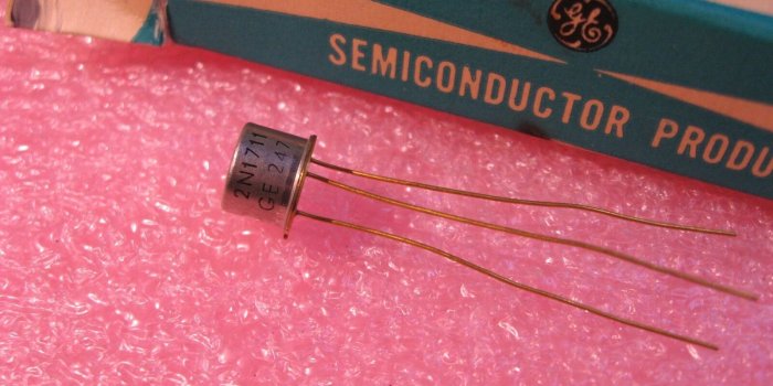 1600x1200 D45C5 General Electric GE PNP Silicon SI Power Transistor - NOS