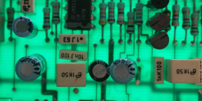 2048x1536 Image*After : images : circuit green motherboard switches transistor