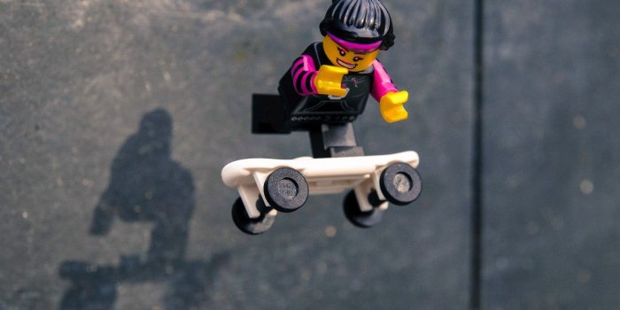 1600x1060 Lego Minifigures in the Wild: Lego Minifigure Series 6 Skater Girl