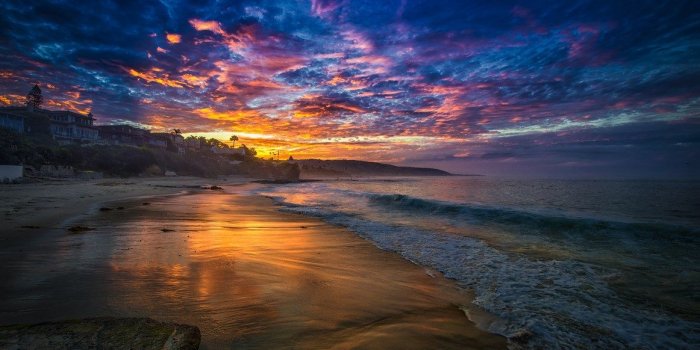 1162x768 Bay Morning Sea Clouds Beach House Wallpaper [1162x768]