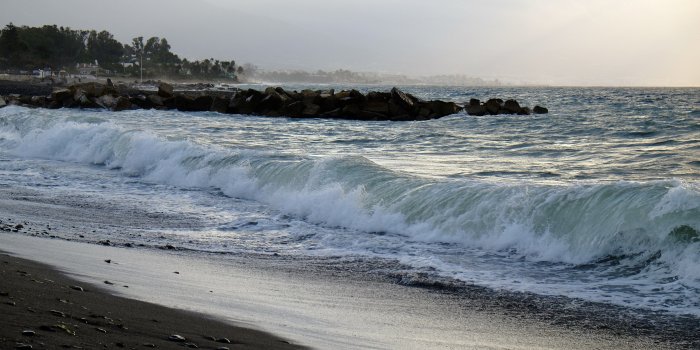 3840x2560 early morning beach wafe and seashore hd 4k wallpaper and background