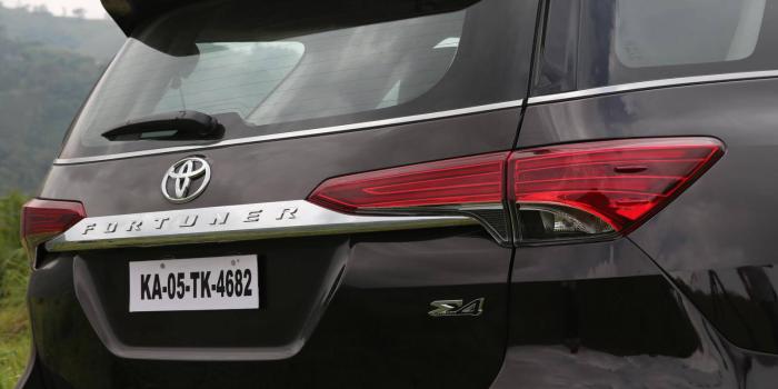 1600x1200 Toyota Fortuner wallpapers, free download