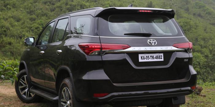 1600x1200 Toyota Fortuner wallpapers, free download