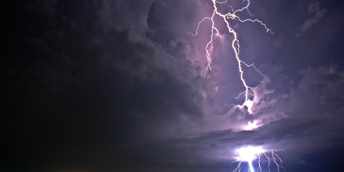 2536x1960 Real Lightning Storm Wallpaper Phone : Nature Wallpaper - Timmatic