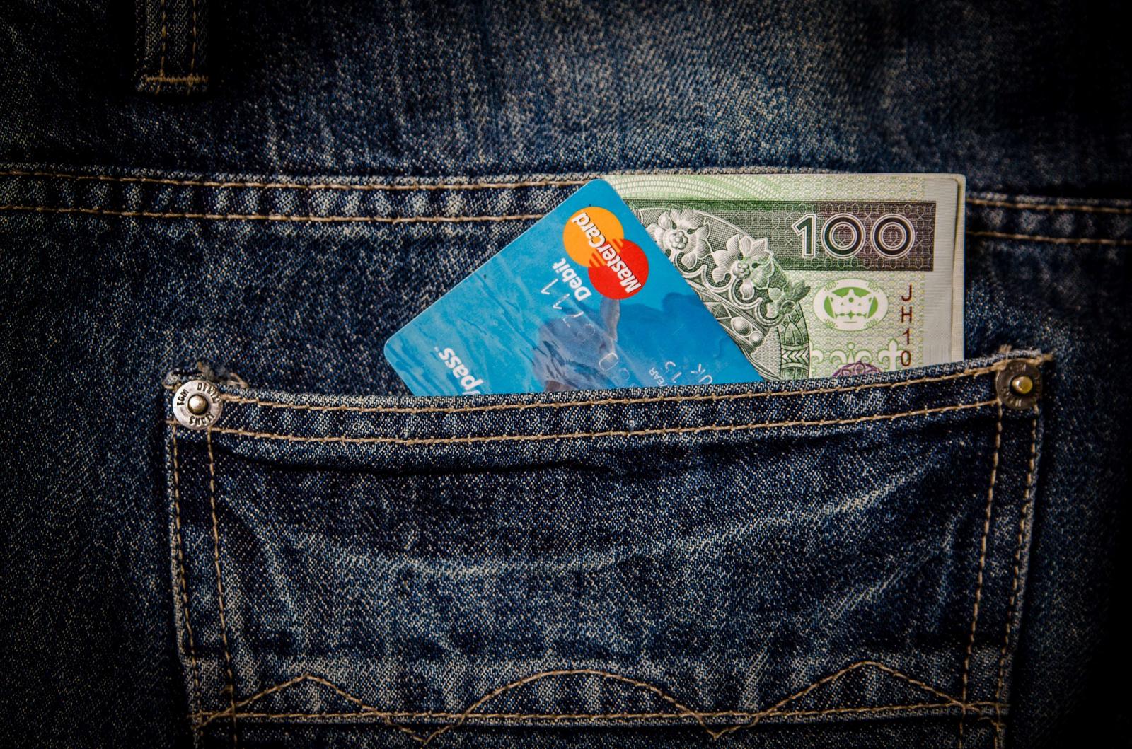 3840x2543 3023025 card, cash, debit card, denim, jeans, mastercard, money