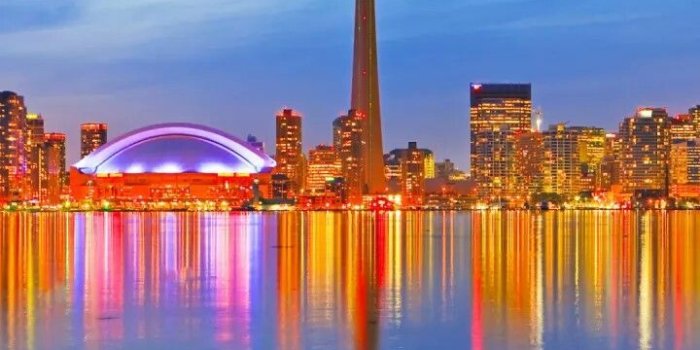 720x1280 CN Tower, Canada | Landmarks in 2019 | Cn tower, Toronto canada, Tower