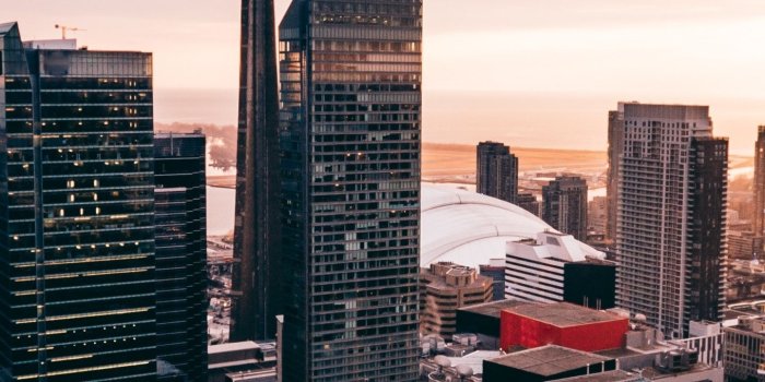 1440x2880 Download 1440x2880 wallpaper cn tower, toronto, buildings, lg v30