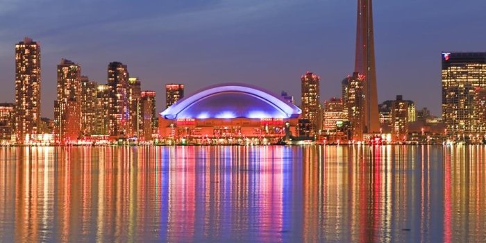 960x1440 Free wallpaper background: Illuminated Twilight Picture Toronto Skyline