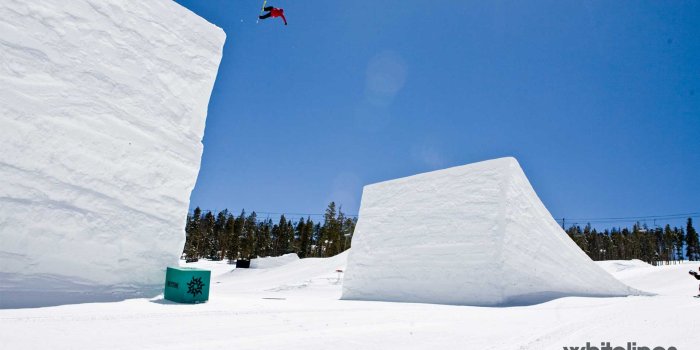 1920x1200 Snowboard Wallpaper: Andreas Wiig goes big!! - White...
