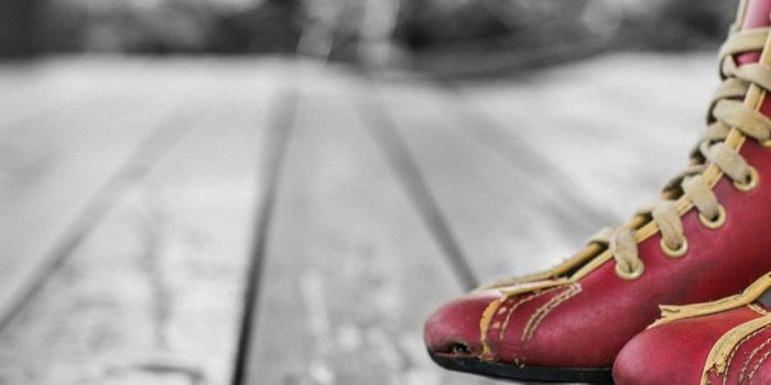 1398x2592 Chara blur roller skate shoes | wallpaper.sc iPhone8Plus