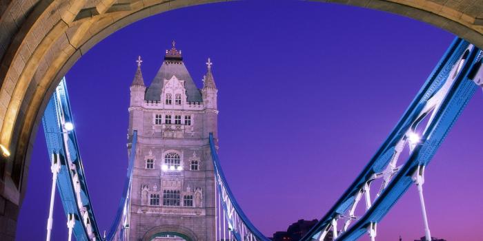 1600x1200 Crossing Over Tower Bridge London England - Bridges Wallpaper