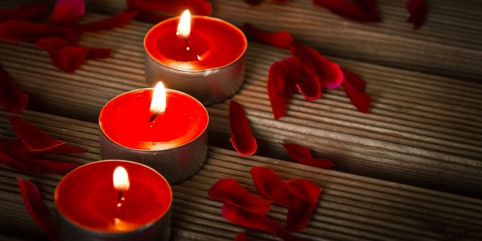 1920x1200 Candles Petals And Romance Wallpapers - 1920x1200 - 1078943
