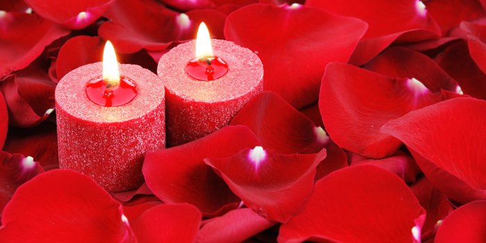 3840x2160 Wallpaper Red candles, flame, rose petals, romantic 3840x2160 UHD 4K