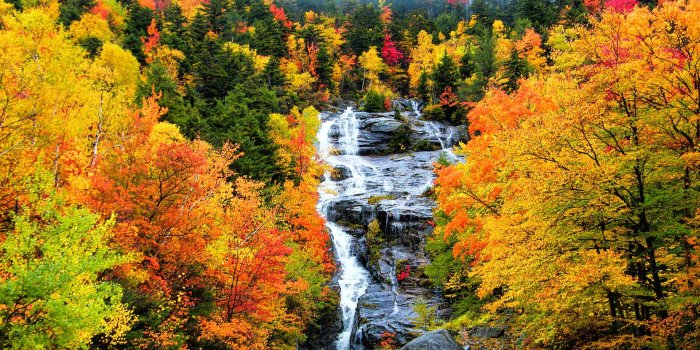 1920x1200 White Mountain Waterfall, Gorgeous Fall Scenery widescreen wallpaper