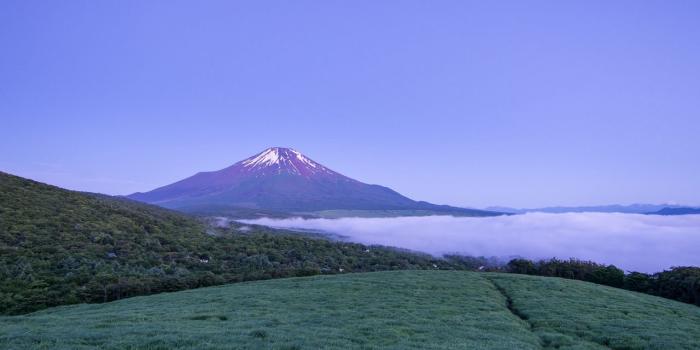 1280x1024 Download wallpaper 1280x1024 volcano, honshu, mist, mountain, japan