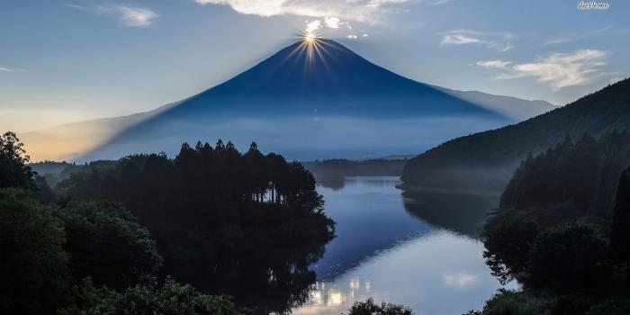 1366x768 Sun resting on top of Mount Fuji wallpaper - Nature wallpapers - #50699