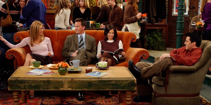 3008x1960 The Central Perk Couch on 'Friends' Was Always Unoccupied For a