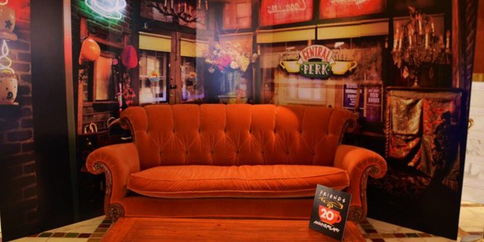 1400x1050 Quick, The Couch from Friends Is Sitting at the Mirage - Eater Vegas