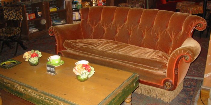 1600x1200 Couch from Friends