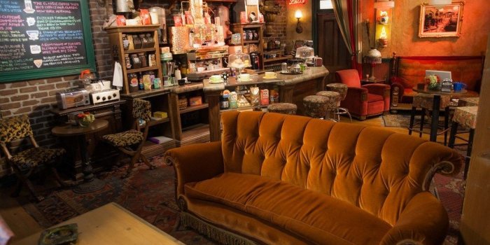 1024x768 How To Decorate Your Living Room Like Central Perk