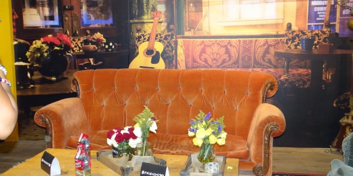 1600x900 SuzeeBehindTheScenes: Review: The Friends Central Perk Pop-up Cafe