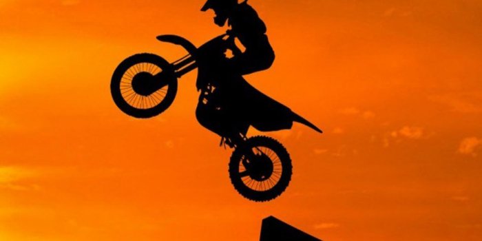 950x1689 Download Dirt Bikes Stunts Sunset Free Pure 4K Ultra HD Mobile Wallpaper