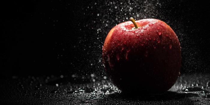 3840x2160 Red Apple With Water Drops UHD 4K Wallpaper | Pixelz
