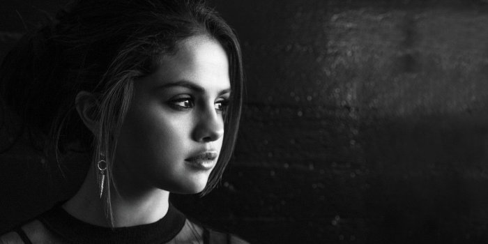 1332x850 Wallpaper portrait, black and white, celebrity, Selena Gomez images