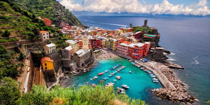 3839x2400 Beautiful Village of Vernazza in the Amazing Cinque Terre, Italy