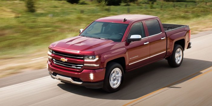 1268x634 2019 Chevrolet Silverado 1500 on road side view wallpaper - 2019