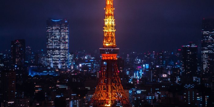 2048x1536 Tokyo Tower, Tower, Landmark, Cityscape, City Wallpaper for IPad