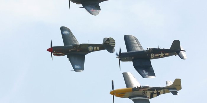 1152x864 Dissimilar Aircraft Types Wallpaper